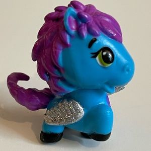 Hatchimals Colleggtibles Farm Horse Blue and Purple.
Hatchimals is 1 inch tall